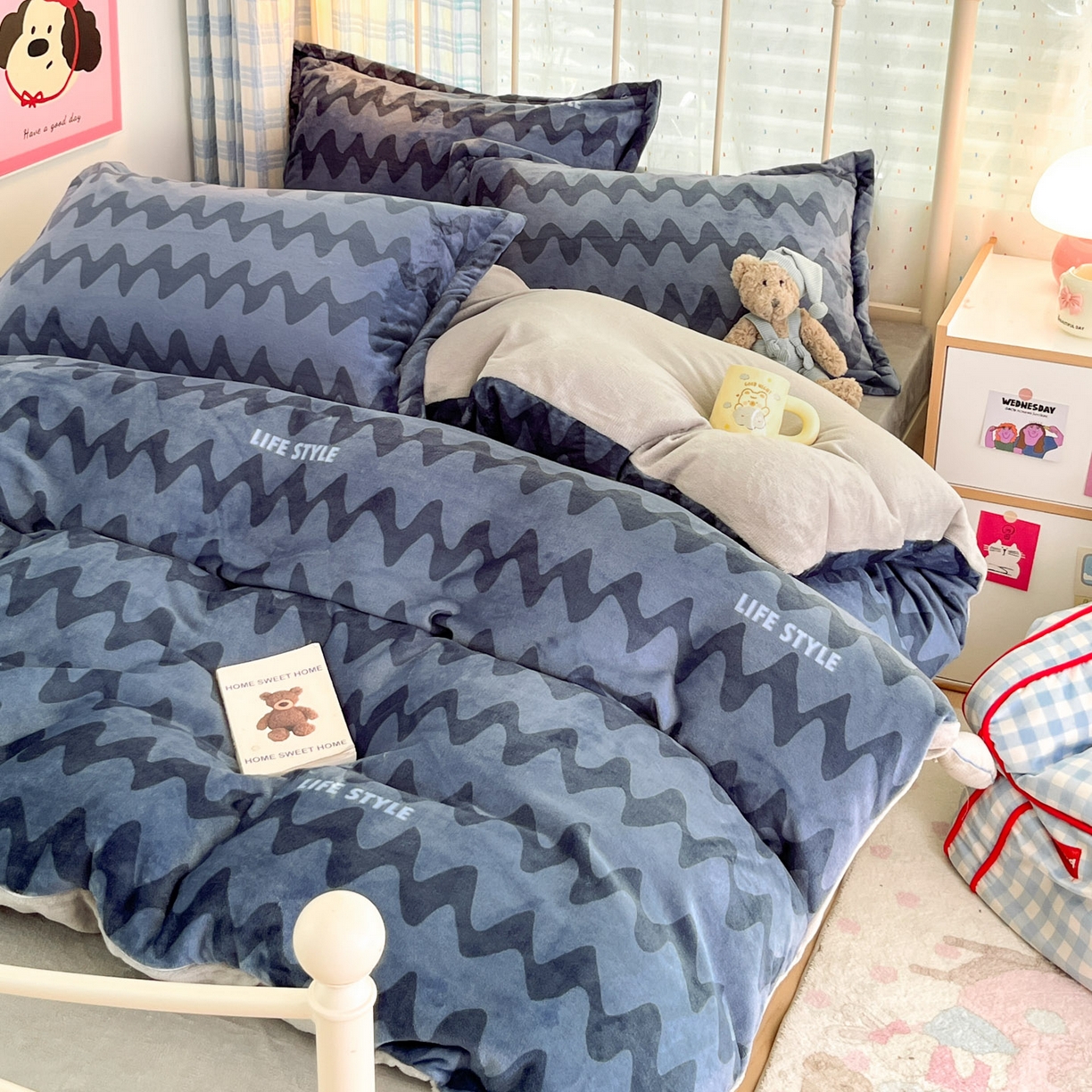 91家纺网 家纺一手货源 找家纺 川悦生活 2025新款加厚牛奶绒印花四件套 简一轻蓝