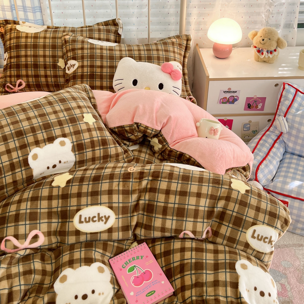 91家纺网 家纺一手货源 找家纺 川悦生活 2025新款加厚牛奶绒印花四件套 茶酥小熊粉