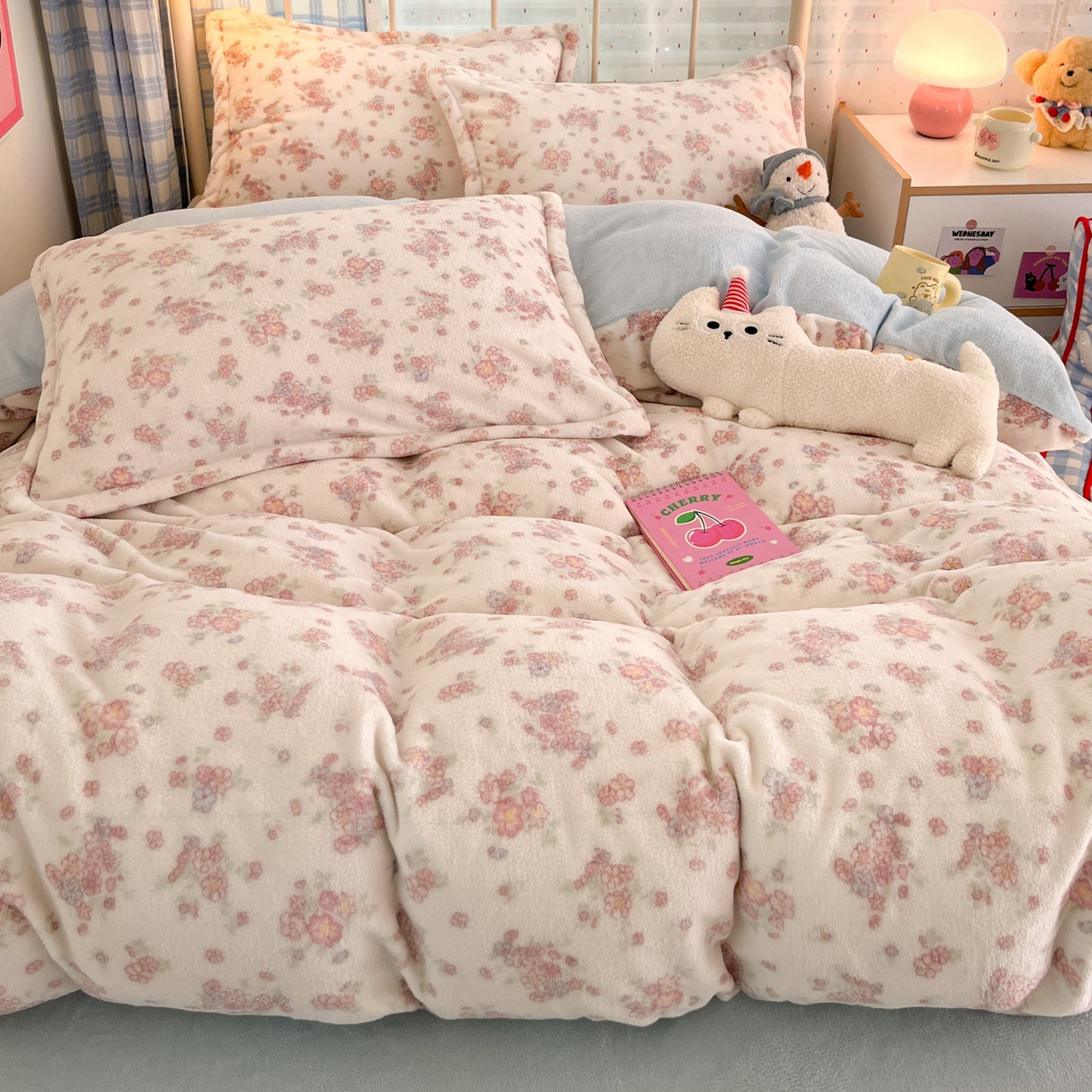 91家纺网 家纺一手货源 找家纺 川悦生活 2025新款加厚牛奶绒印花四件套 奶昔暖阳蓝