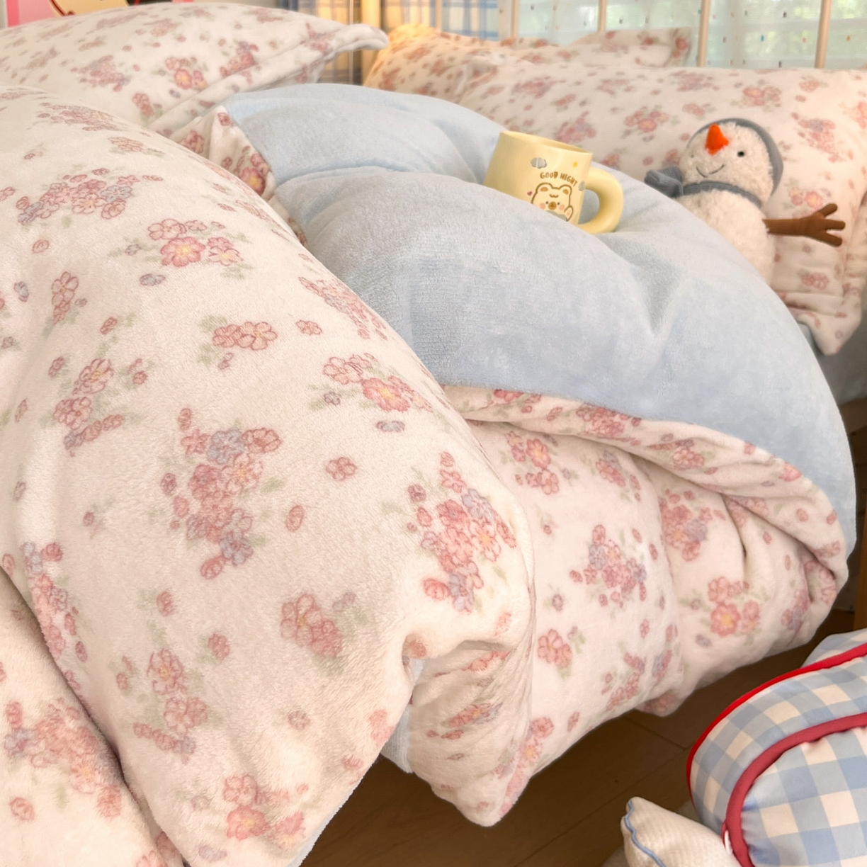 91家纺网 家纺一手货源 找家纺 川悦生活 2025新款加厚牛奶绒印花四件套 奶昔暖阳蓝