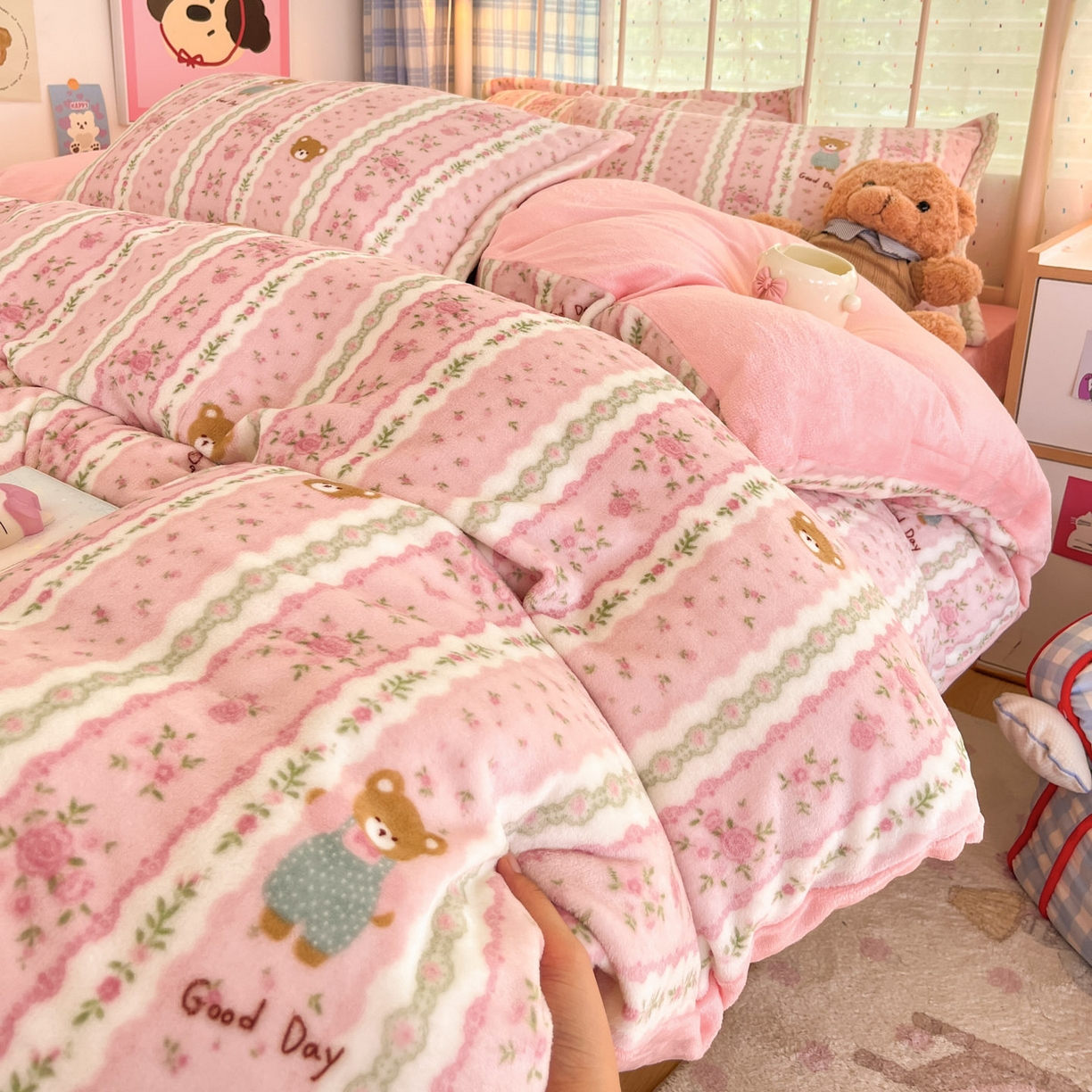 91家纺网 家纺一手货源 找家纺 川悦生活 2025新款加厚牛奶绒印花四件套 芙宁小熊