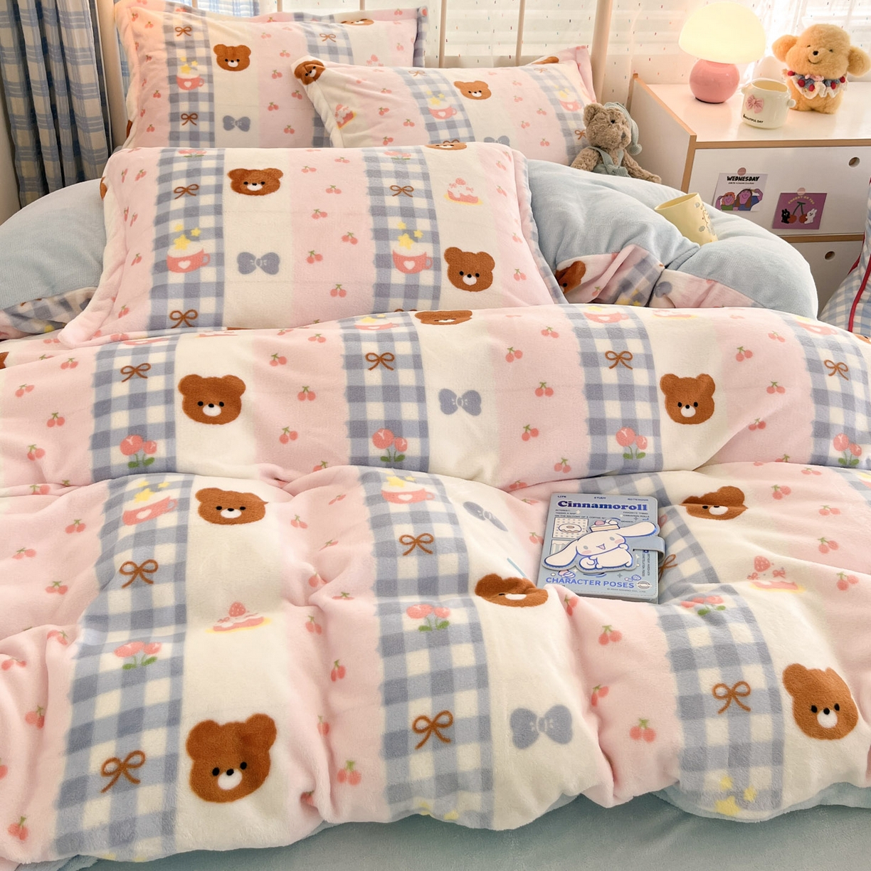 91家纺网 家纺一手货源 找家纺 川悦生活 2025新款加厚牛奶绒印花四件套 奶朵布丁熊