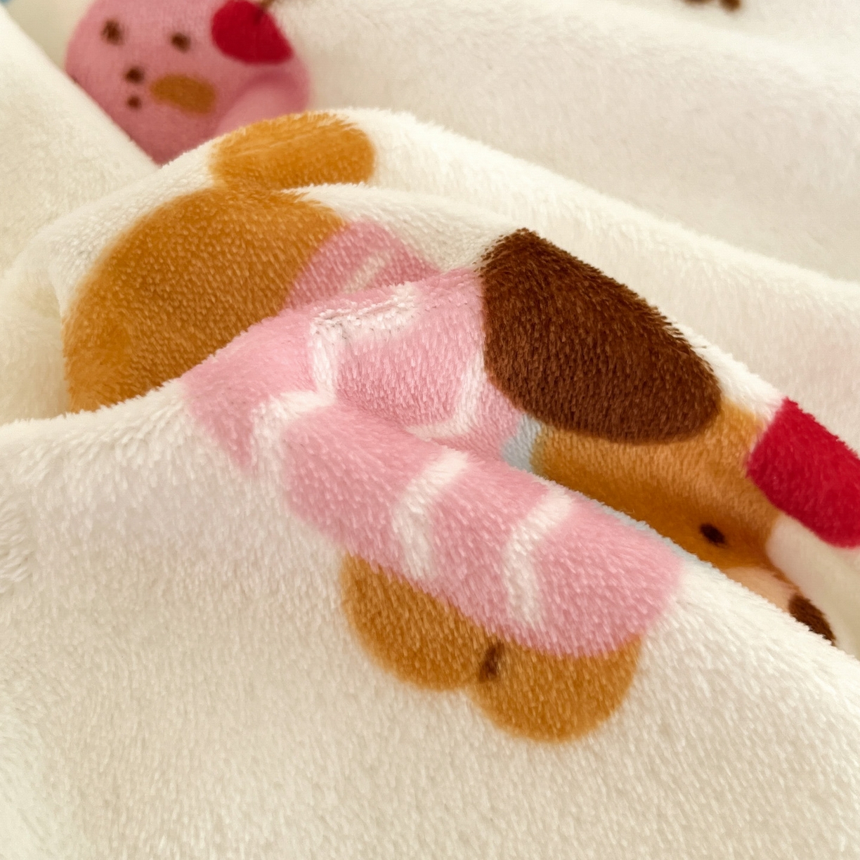 91家纺网 家纺一手货源 找家纺 川悦生活 2025新款加厚牛奶绒印花四件套 快乐腊肠蓝