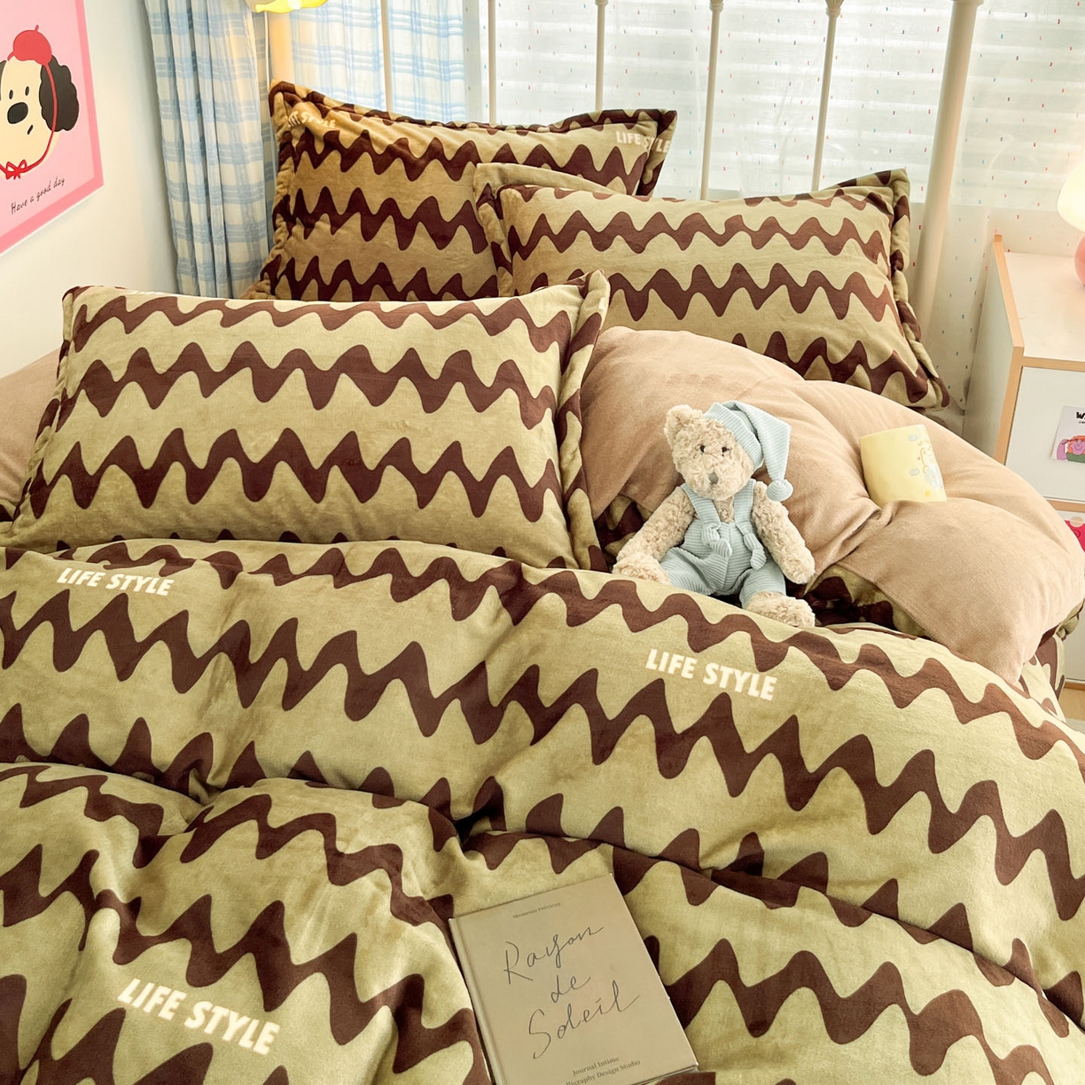 91家纺网 家纺一手货源 找家纺 川悦生活 2025新款加厚牛奶绒印花四件套 简一轻咖