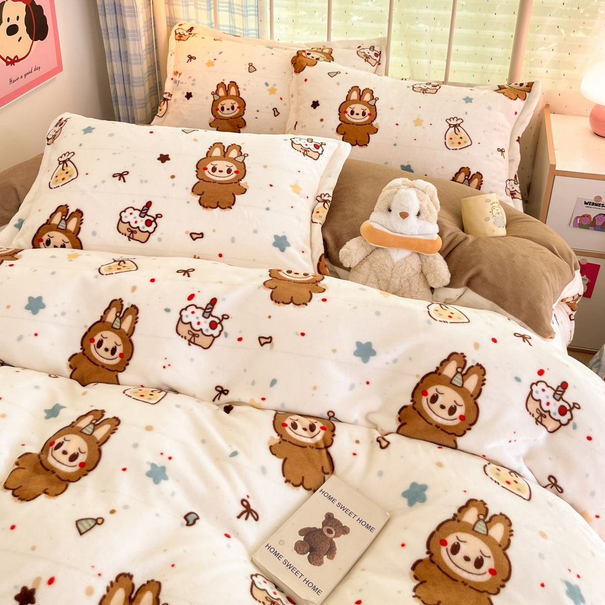 91家纺网 家纺一手货源 找家纺 川悦生活 2025新款加厚牛奶绒印花四件套 奶萨小熊