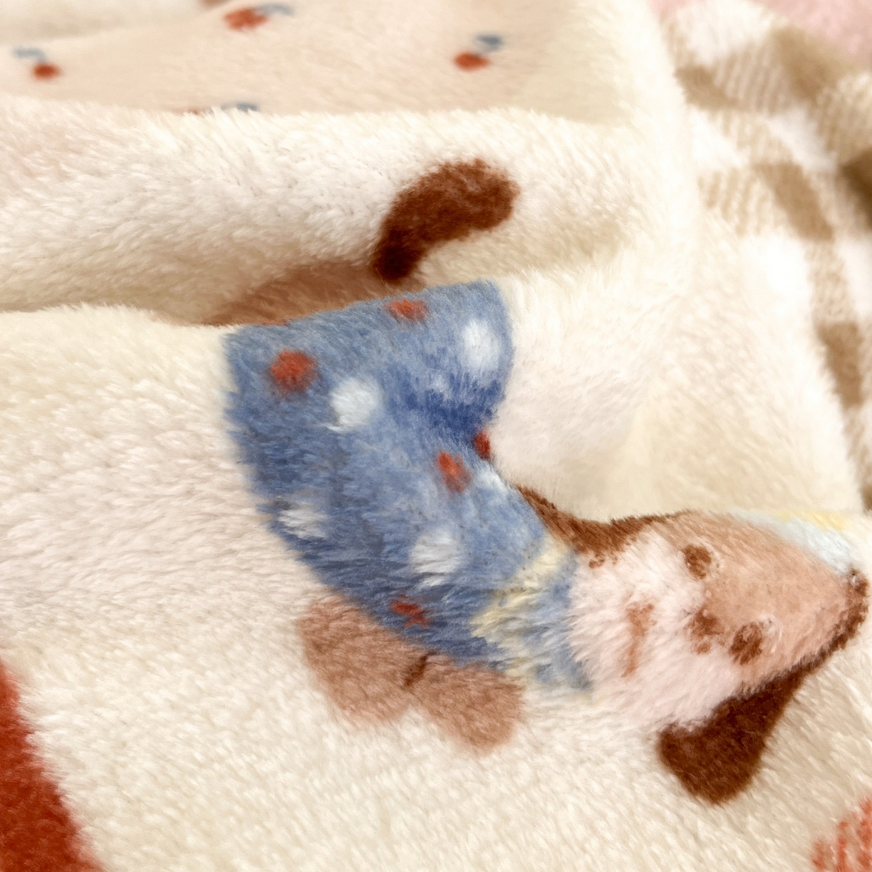 91家纺网 家纺一手货源 找家纺 川悦生活 2025新款加厚牛奶绒印花四件套 腊肠布丁