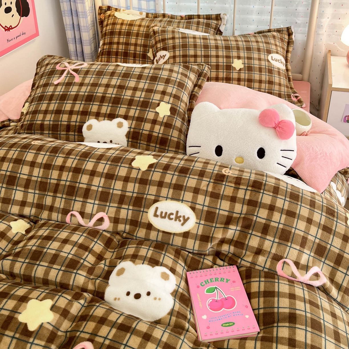 91家纺网 家纺一手货源 找家纺 川悦生活 2025新款加厚牛奶绒印花四件套 茶酥小熊粉