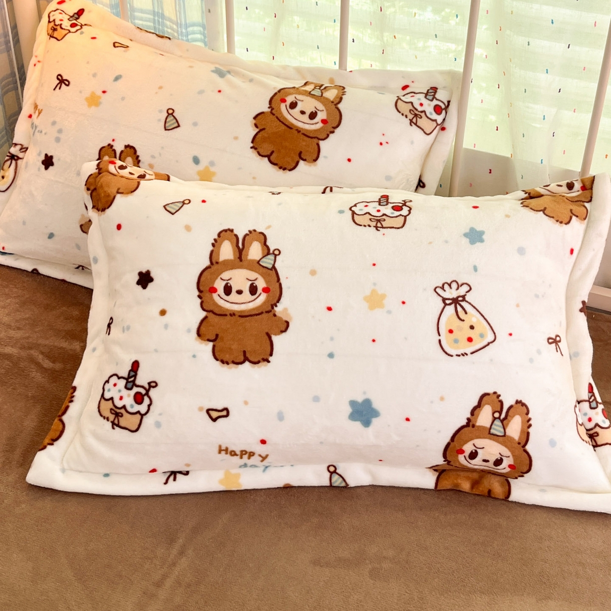 91家纺网 家纺一手货源 找家纺 川悦生活 2025新款加厚牛奶绒印花四件套 奶萨小熊