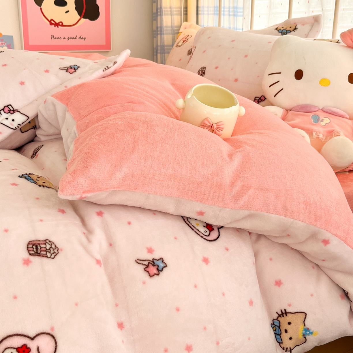 91家纺网 家纺一手货源 找家纺 川悦生活 2025新款加厚牛奶绒印花四件套 奶朵小猫