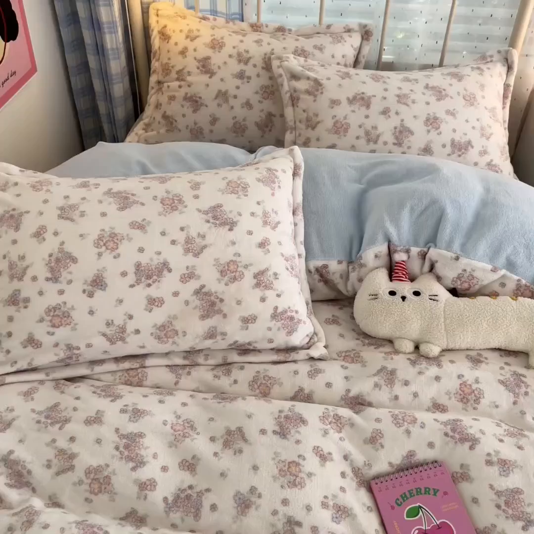 91家纺网 家纺一手货源 找家纺 川悦生活 2025新款加厚牛奶绒印花四件套 奶昔暖阳蓝