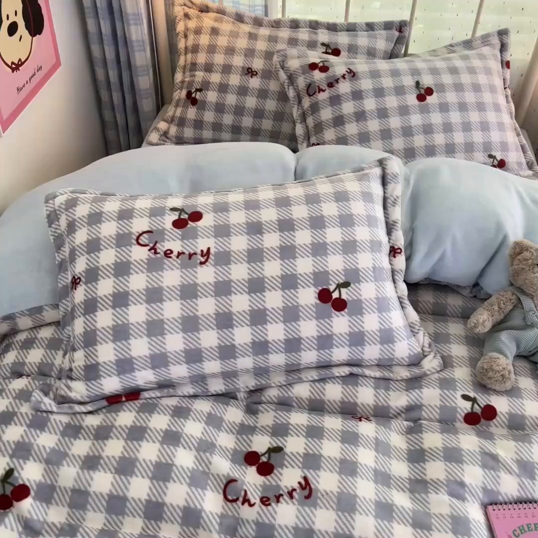 91家纺网 家纺一手货源 找家纺 川悦生活 2025新款加厚牛奶绒印花四件套 青禾车厘