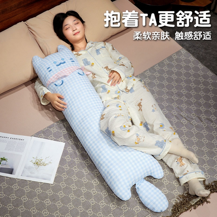 91家纺网 家纺一手货源 找家纺 仟亿莱 2025新款格子方巾喵长条睡觉抱枕 蓝格方巾喵