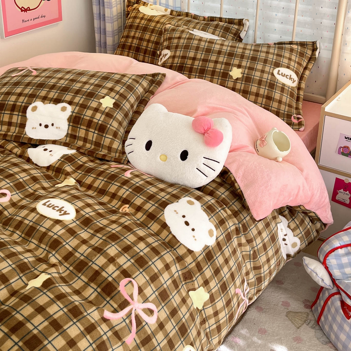 91家纺网 家纺一手货源 找家纺 川悦生活 2025新款加厚牛奶绒印花四件套 茶酥小熊粉