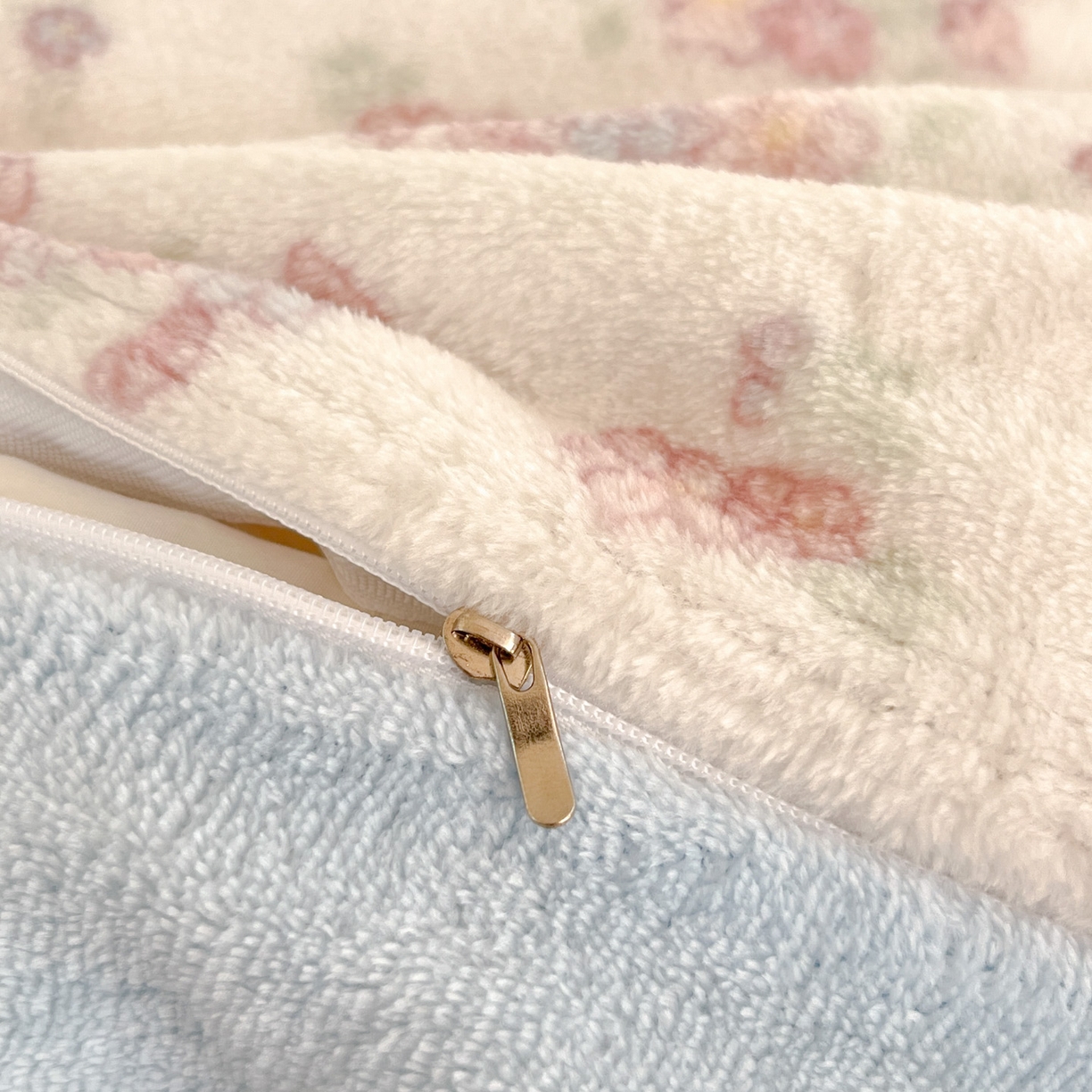 91家纺网 家纺一手货源 找家纺 川悦生活 2025新款加厚牛奶绒印花四件套 奶昔暖阳蓝