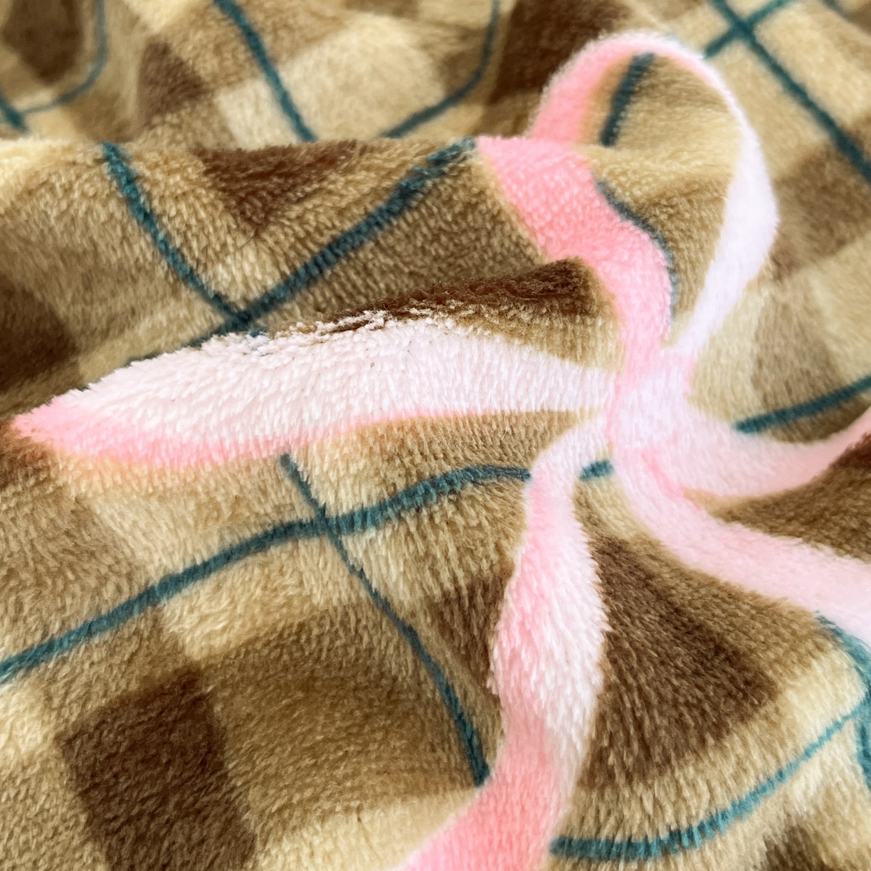 91家纺网 家纺一手货源 找家纺 川悦生活 2025新款加厚牛奶绒印花四件套 茶酥小熊粉