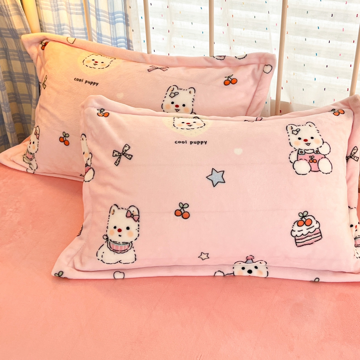 91家纺网 家纺一手货源 找家纺 川悦生活 2025新款加厚牛奶绒印花四件套 茶派小狗粉