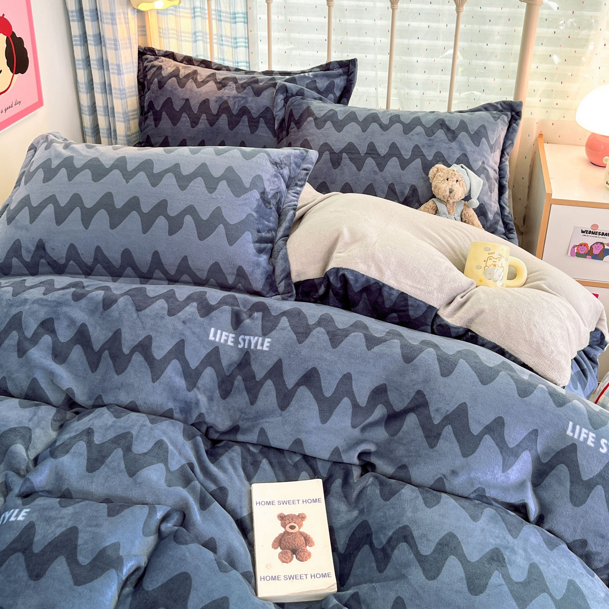 91家纺网 家纺一手货源 找家纺 川悦生活 2025新款加厚牛奶绒印花四件套 简一轻蓝