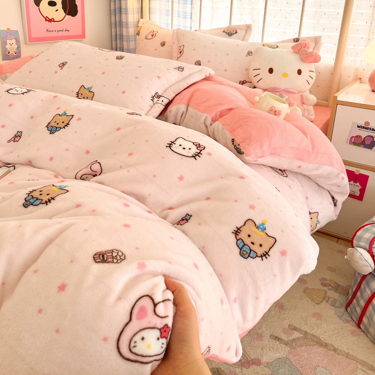 91家纺网 家纺一手货源 找家纺 川悦生活 2025新款加厚牛奶绒印花四件套 奶朵小猫