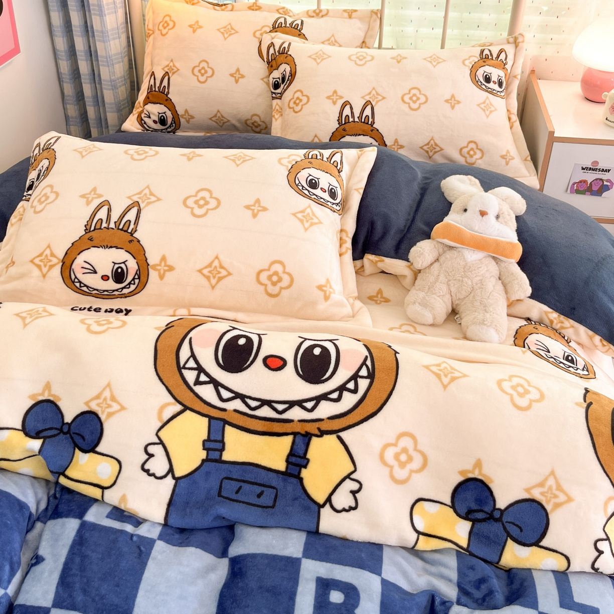 91家纺网 家纺一手货源 找家纺 川悦生活 2025新款加厚牛奶绒印花四件套 怪兽小礼物蓝