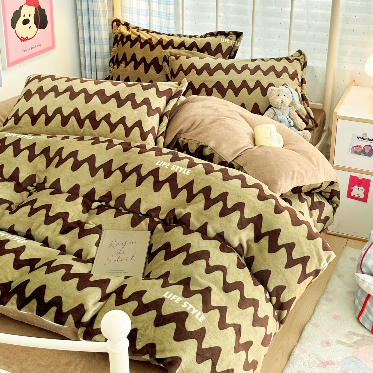 91家纺网 家纺一手货源 找家纺 川悦生活 2025新款加厚牛奶绒印花四件套 简一轻咖