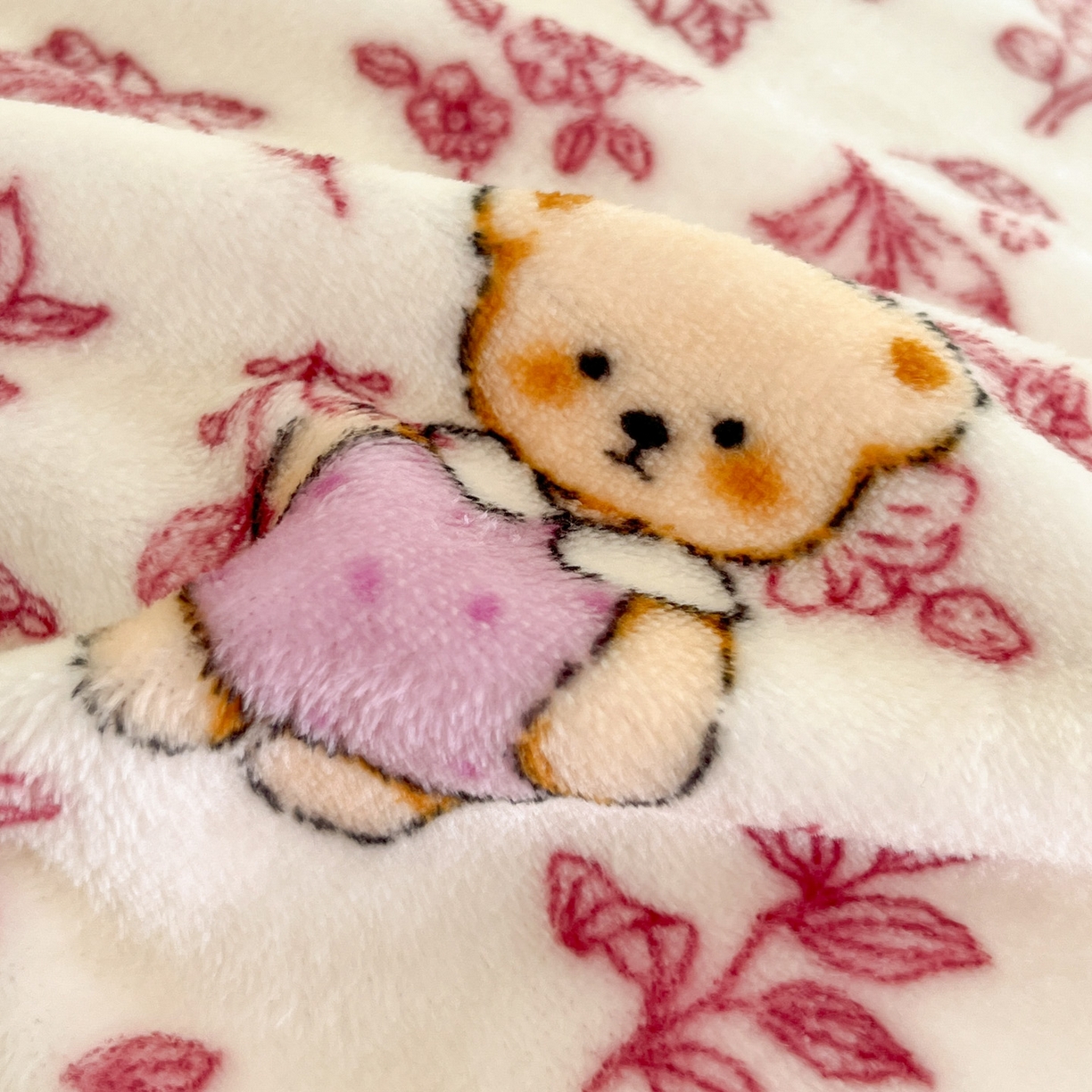 91家纺网 家纺一手货源 找家纺 川悦生活 2025新款加厚牛奶绒印花四件套 花田小熊