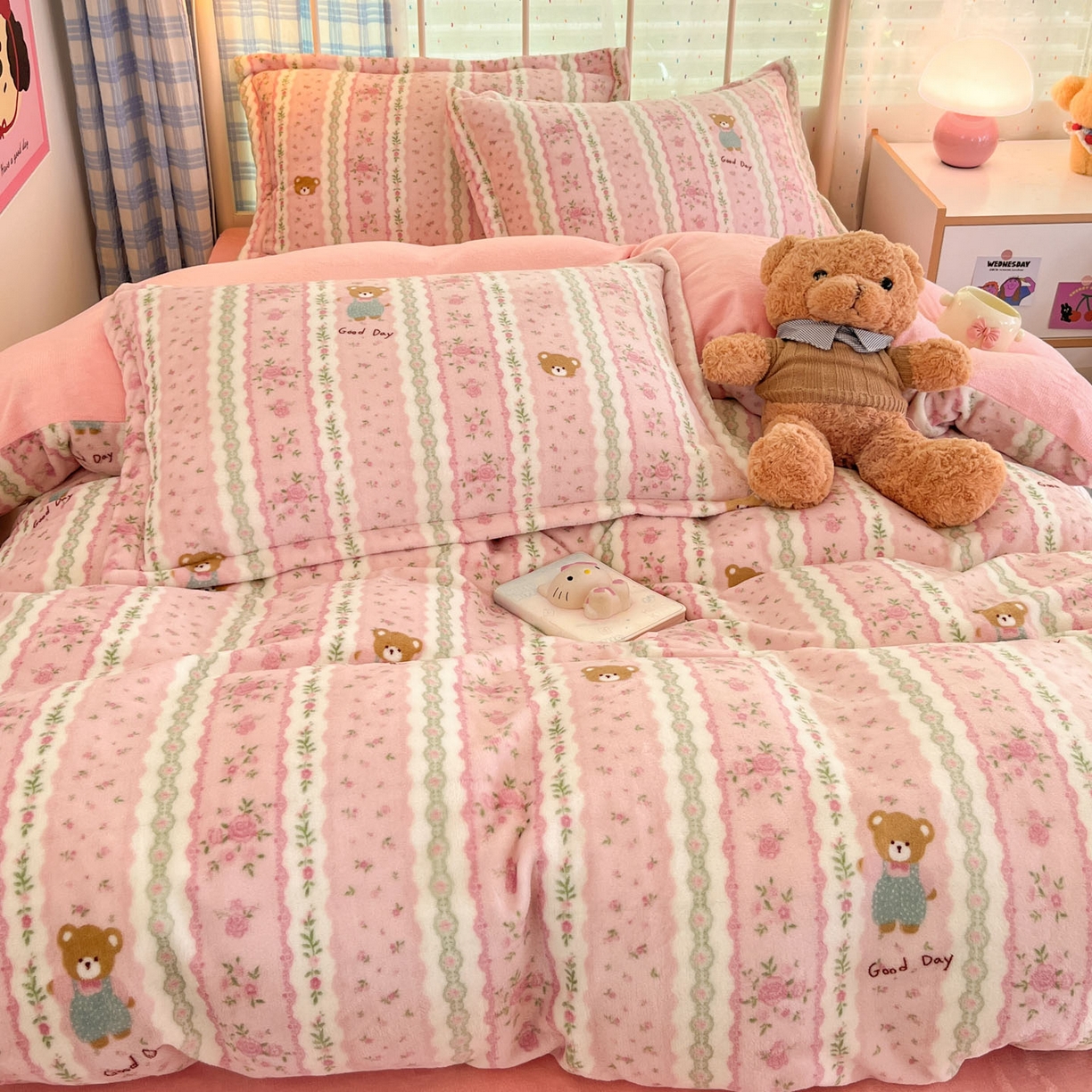 91家纺网 家纺一手货源 找家纺 川悦生活 2025新款加厚牛奶绒印花四件套 芙宁小熊