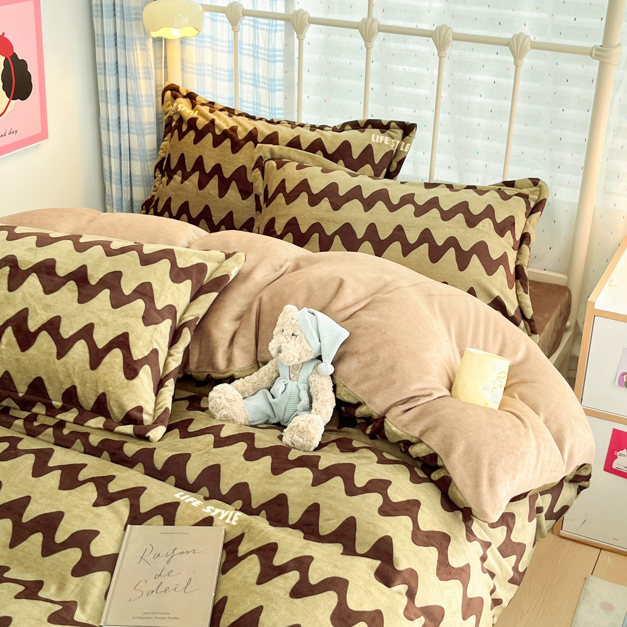 91家纺网 家纺一手货源 找家纺 川悦生活 2025新款加厚牛奶绒印花四件套 简一轻咖