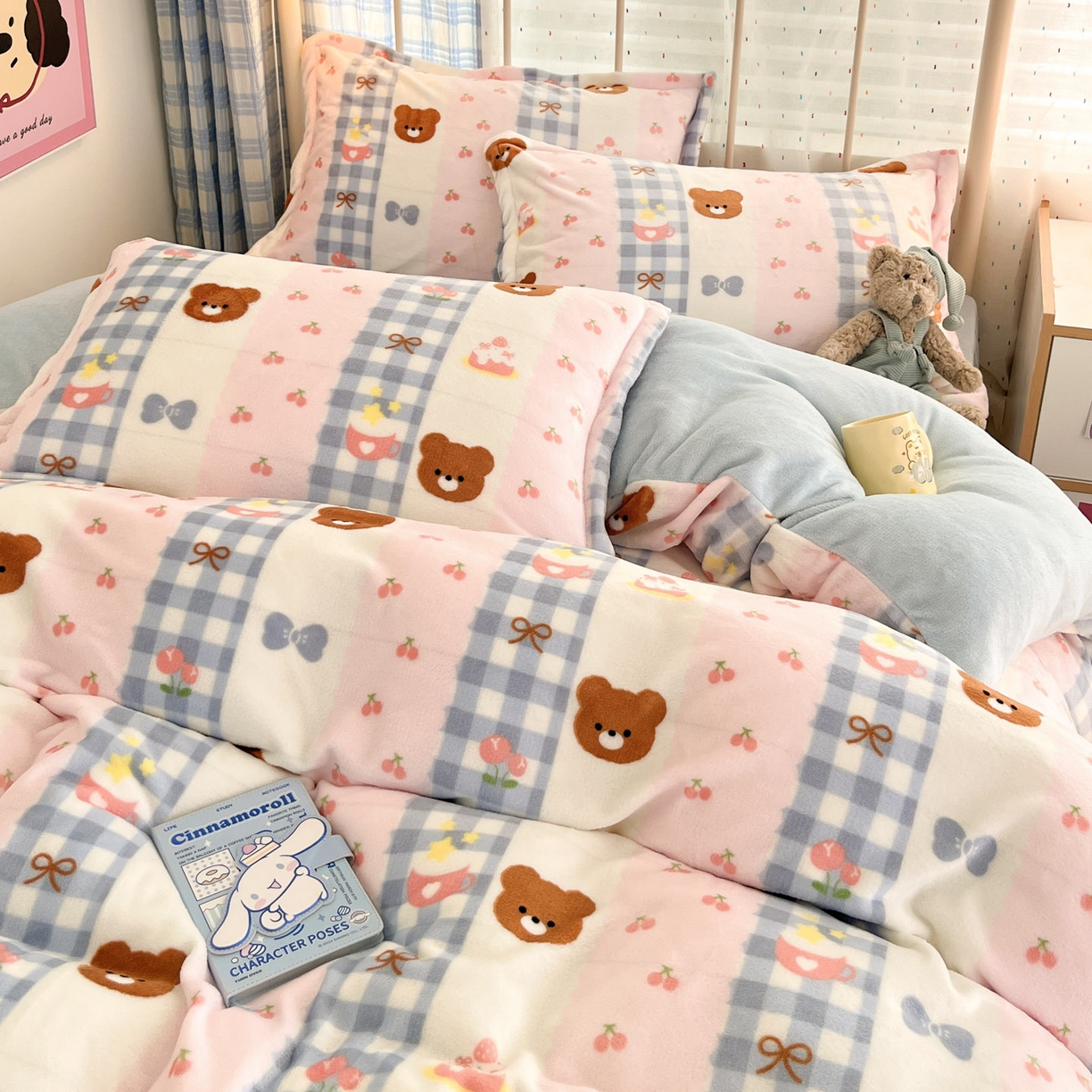 91家纺网 家纺一手货源 找家纺 川悦生活 2025新款加厚牛奶绒印花四件套 奶朵布丁熊