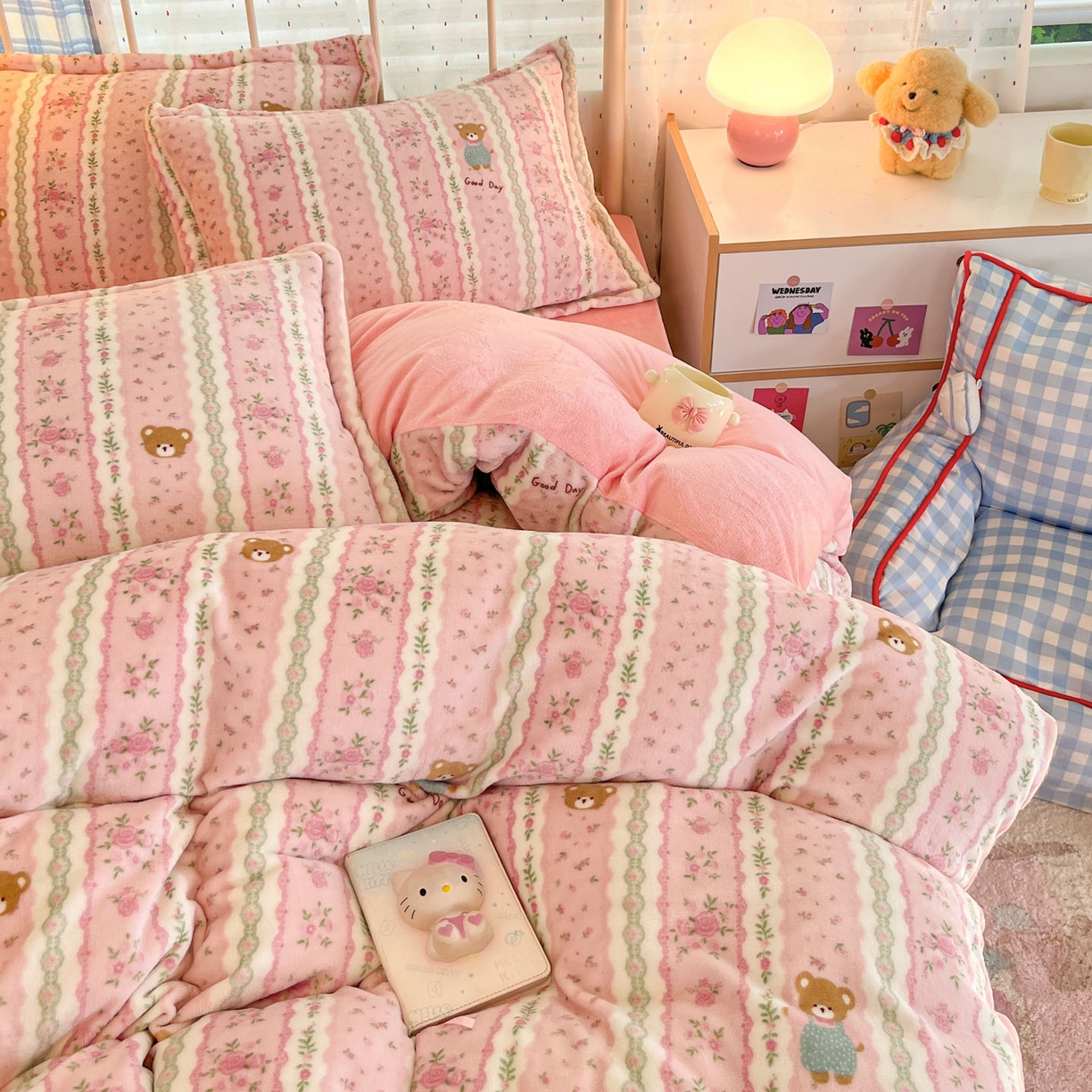 91家纺网 家纺一手货源 找家纺 川悦生活 2025新款加厚牛奶绒印花四件套 芙宁小熊