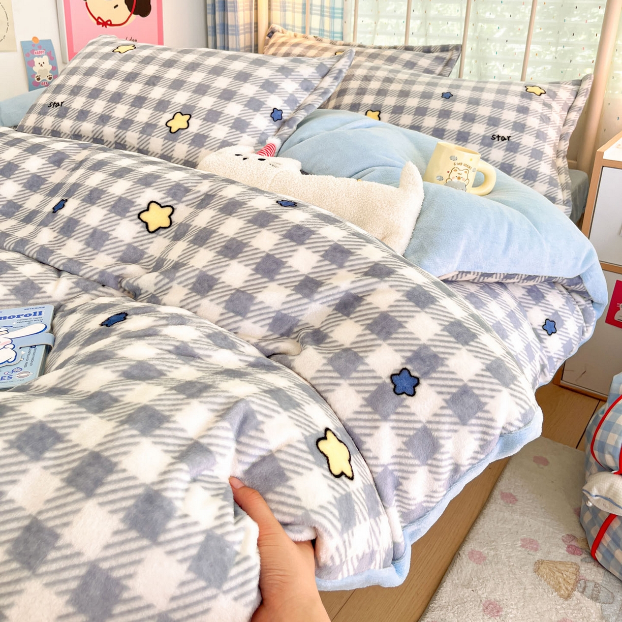 91家纺网 家纺一手货源 找家纺 川悦生活 2025新款加厚牛奶绒印花四件套 简空星号