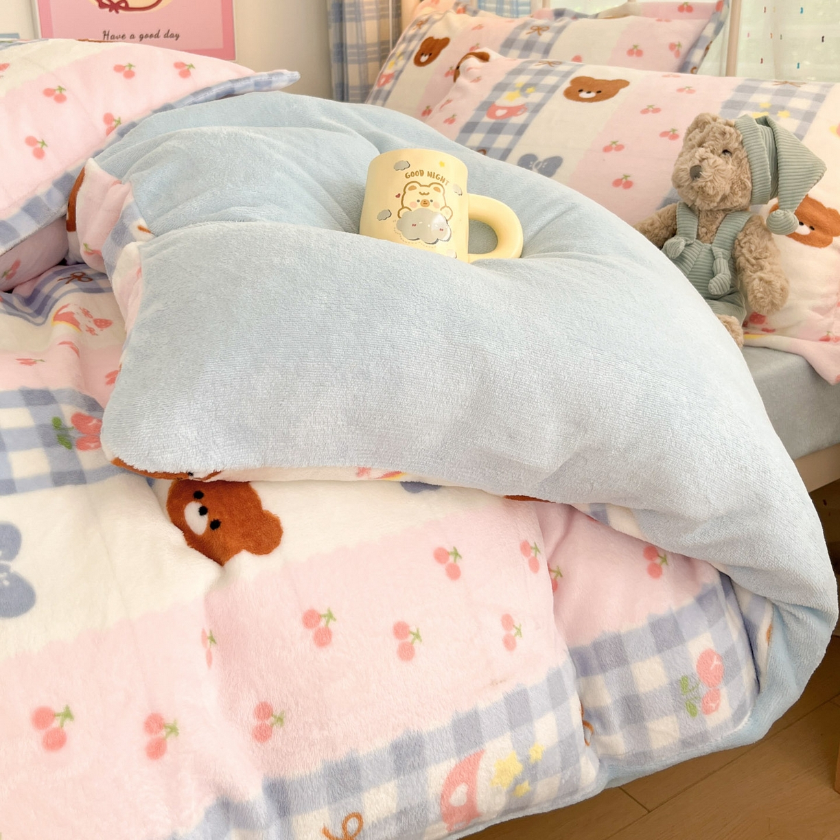 91家纺网 家纺一手货源 找家纺 川悦生活 2025新款加厚牛奶绒印花四件套 奶朵布丁熊