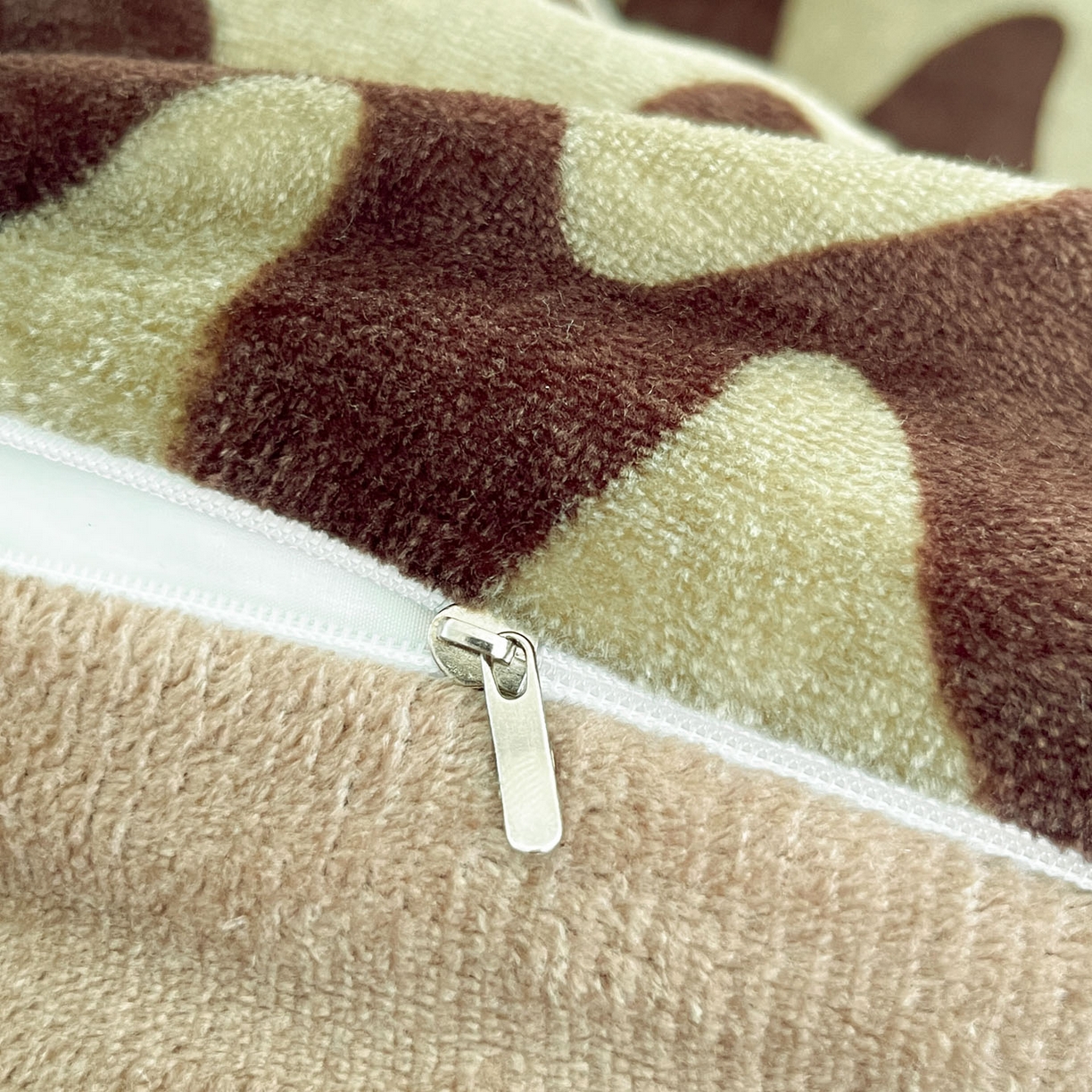 91家纺网 家纺一手货源 找家纺 川悦生活 2025新款加厚牛奶绒印花四件套 简一轻咖