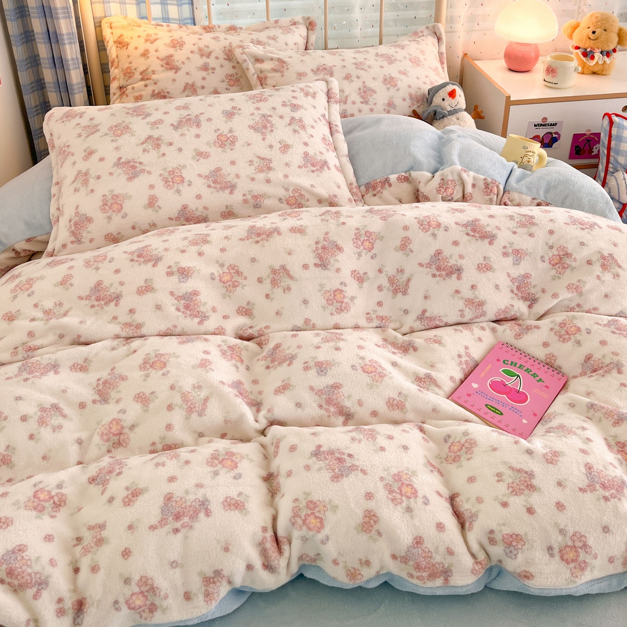 91家纺网 家纺一手货源 找家纺 川悦生活 2025新款加厚牛奶绒印花四件套 奶昔暖阳蓝