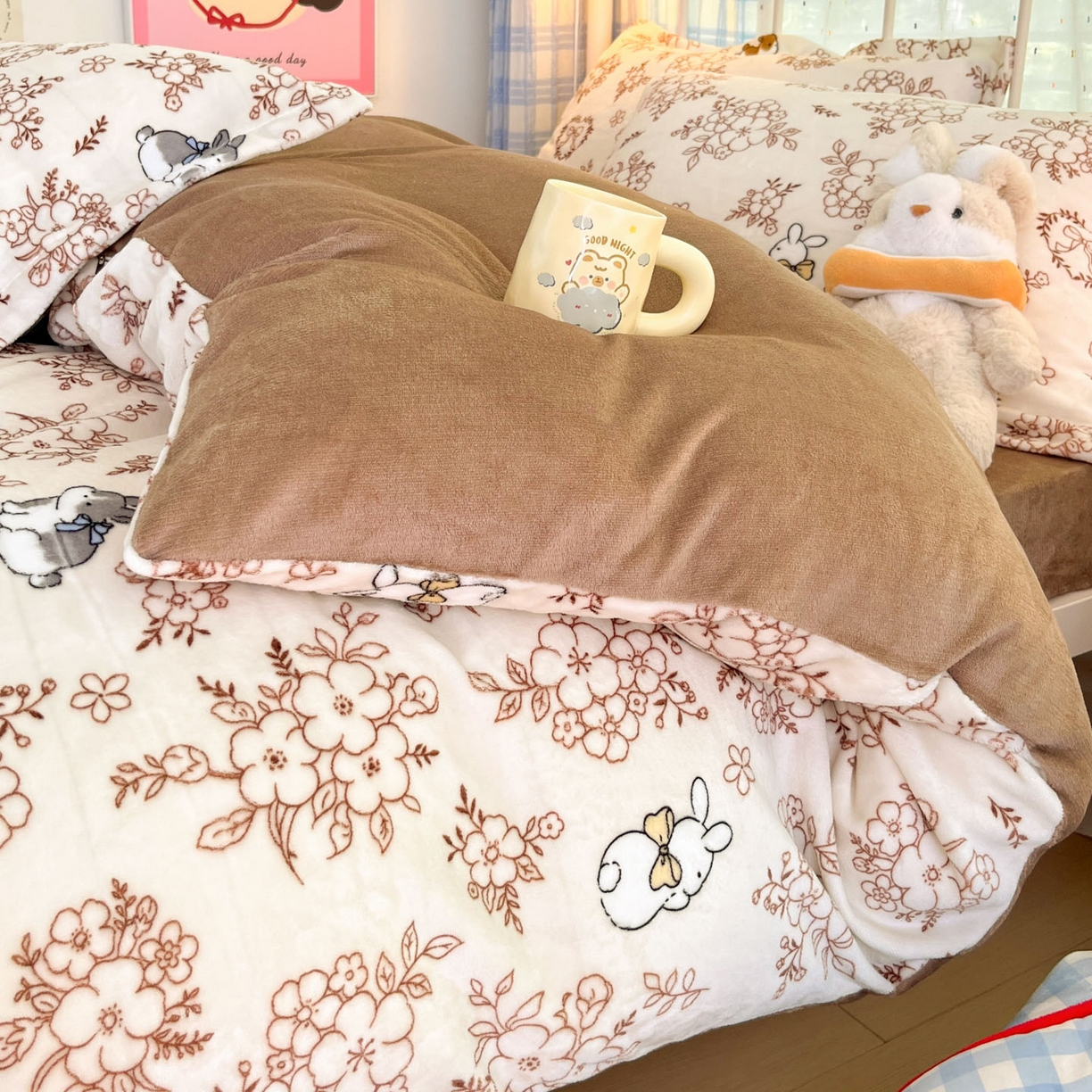 91家纺网 家纺一手货源 找家纺 川悦生活 2025新款加厚牛奶绒印花四件套 茶甜花兔