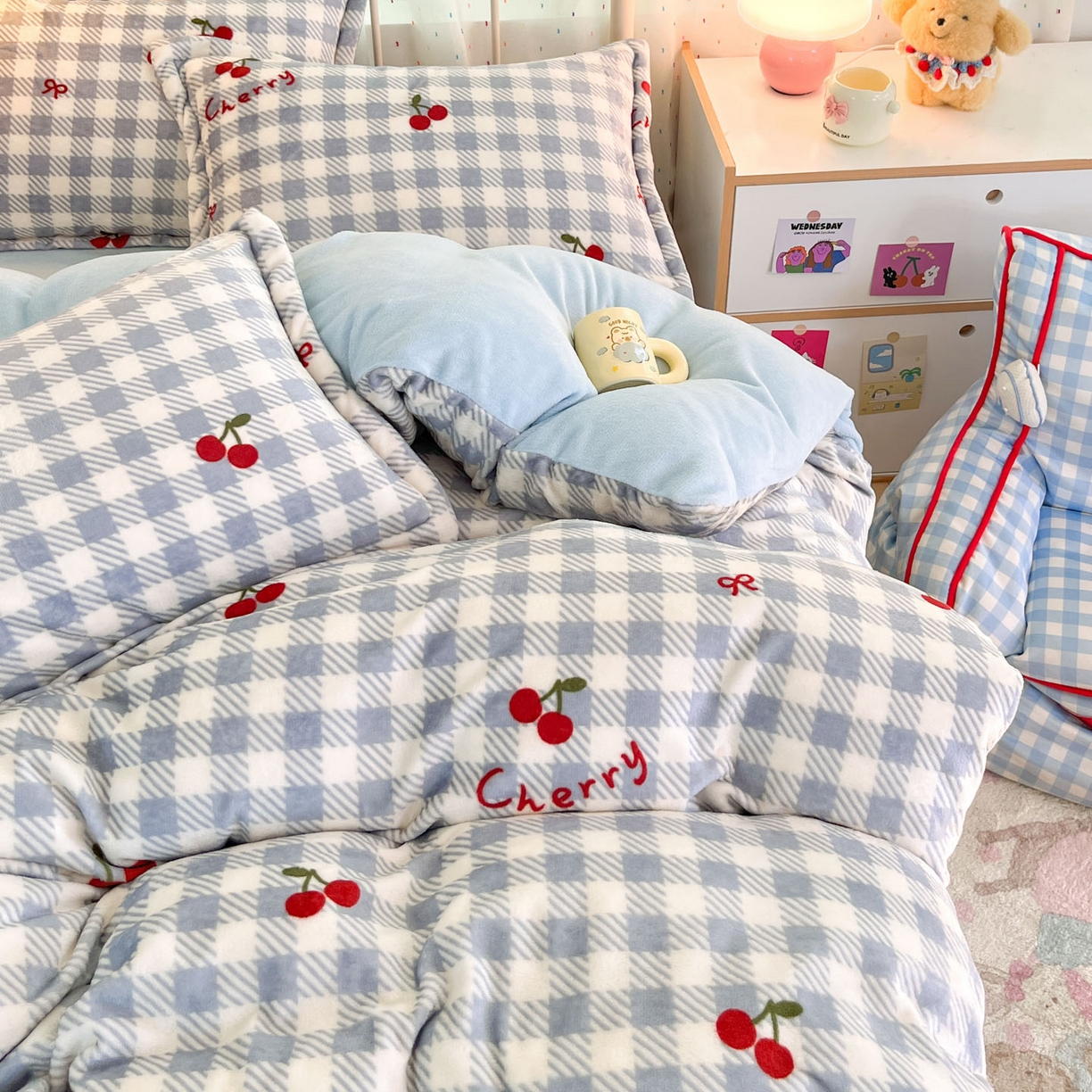 91家纺网 家纺一手货源 找家纺 川悦生活 2025新款加厚牛奶绒印花四件套 青禾车厘