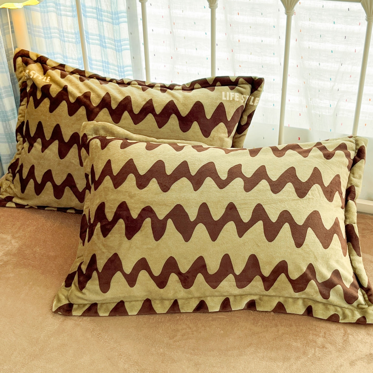 91家纺网 家纺一手货源 找家纺 川悦生活 2025新款加厚牛奶绒印花四件套 简一轻咖