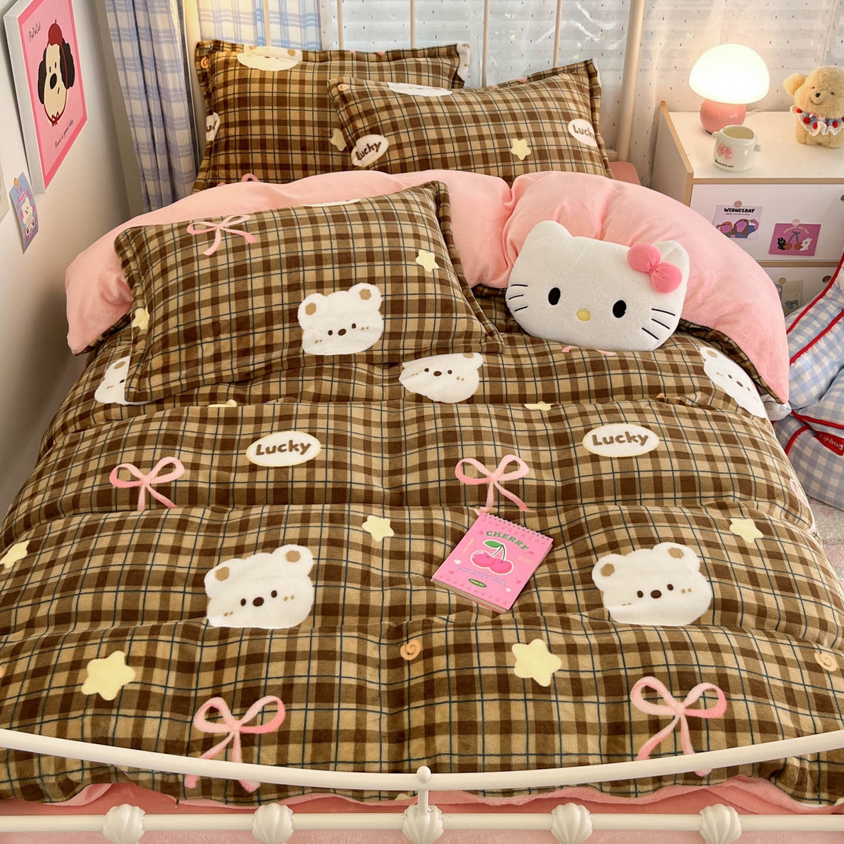 川悦生活 2025新款加厚牛奶绒印花四件套 茶酥小熊粉