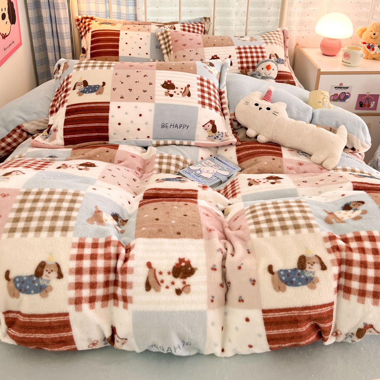 91家纺网 家纺一手货源 找家纺 川悦生活 2025新款加厚牛奶绒印花四件套 腊肠布丁