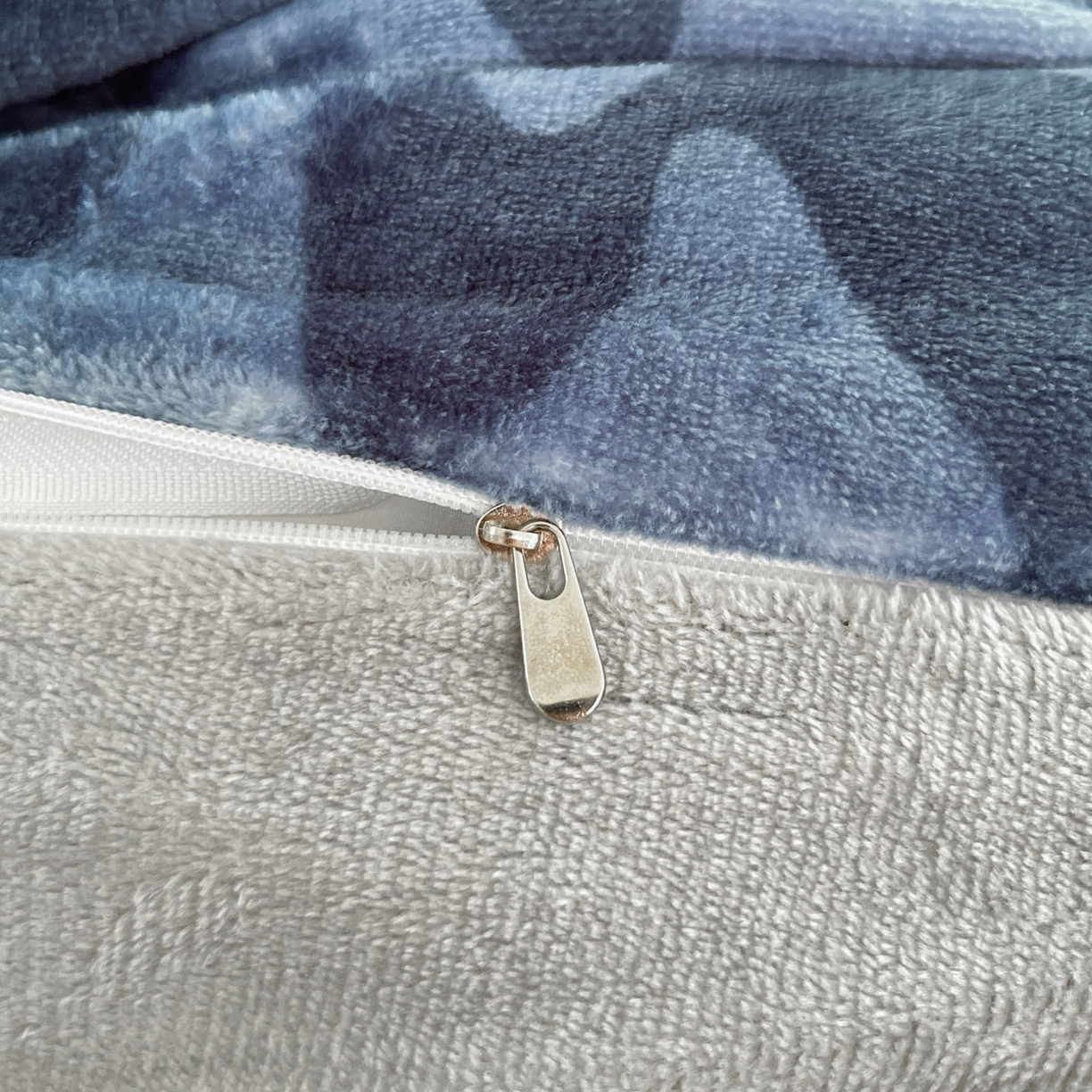 91家纺网 家纺一手货源 找家纺 川悦生活 2025新款加厚牛奶绒印花四件套 简一轻蓝