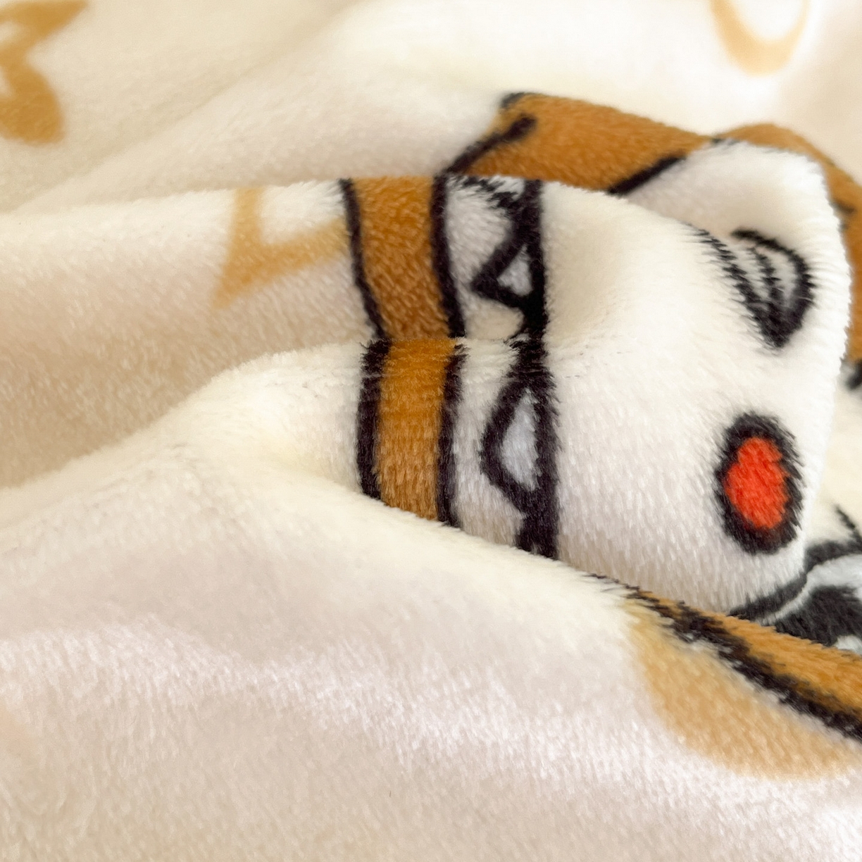 91家纺网 家纺一手货源 找家纺 川悦生活 2025新款加厚牛奶绒印花四件套 怪兽小礼物蓝