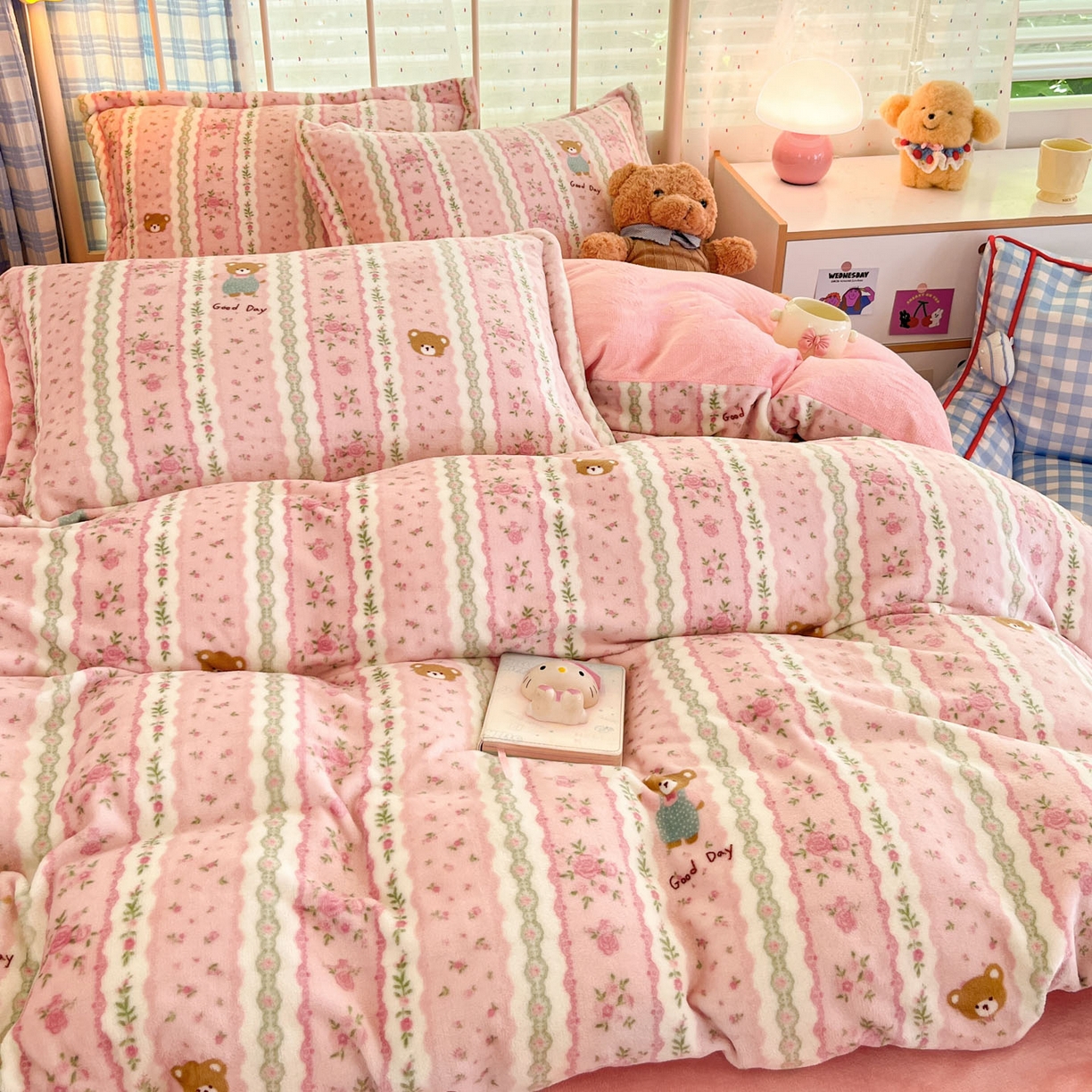 91家纺网 家纺一手货源 找家纺 川悦生活 2025新款加厚牛奶绒印花四件套 芙宁小熊