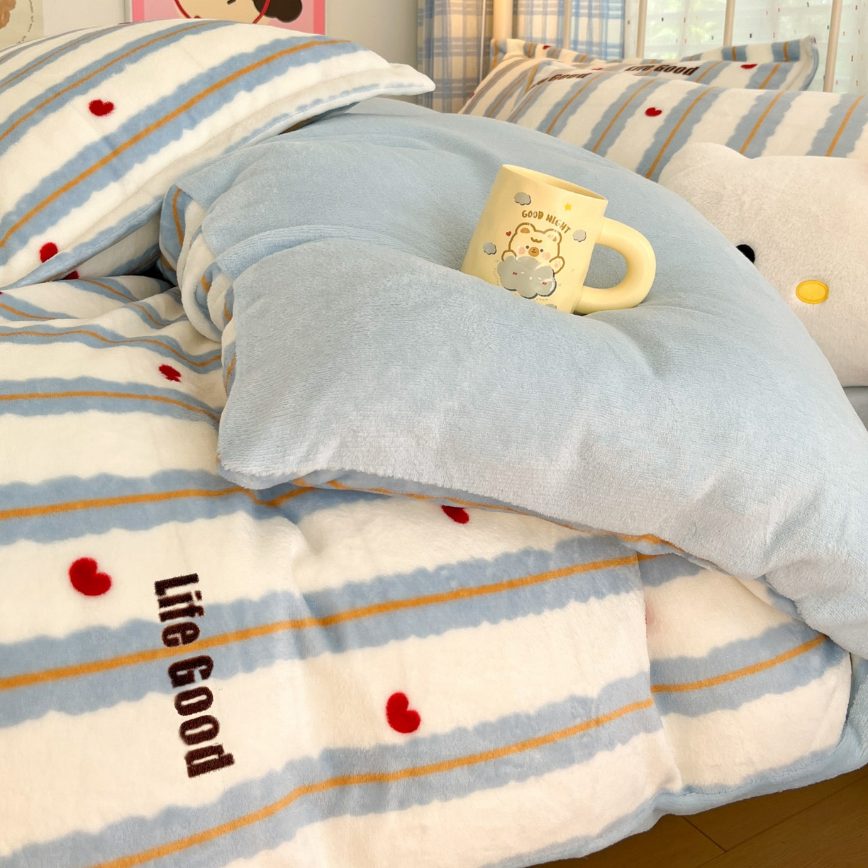 91家纺网 家纺一手货源 找家纺 川悦生活 2025新款加厚牛奶绒印花四件套 格心小屋