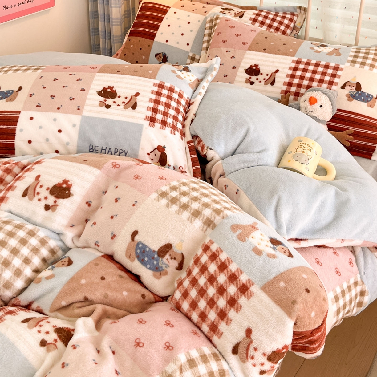 91家纺网 家纺一手货源 找家纺 川悦生活 2025新款加厚牛奶绒印花四件套 腊肠布丁