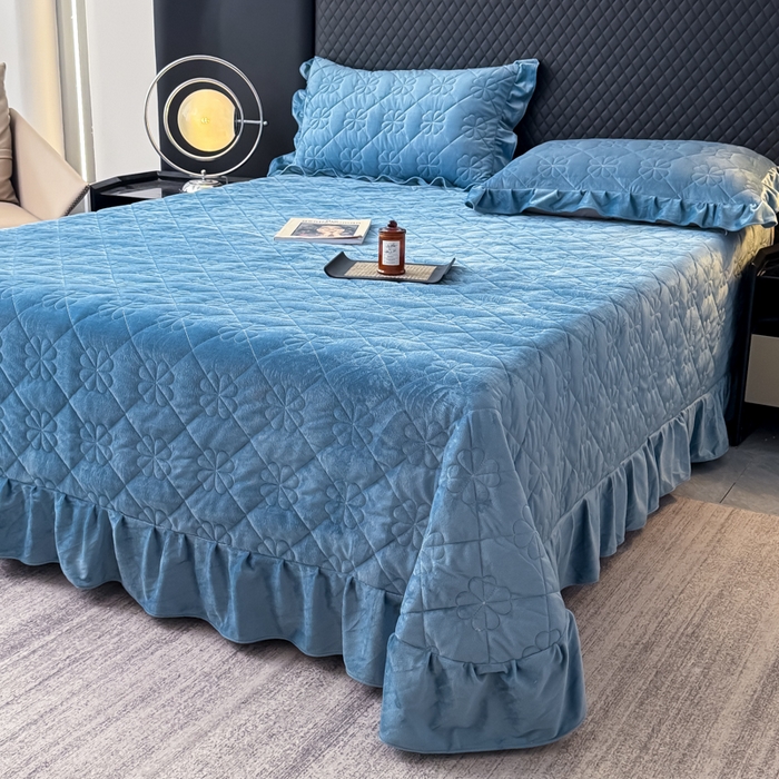 91家纺网 家纺一手货源 找家纺 （总）鑫利来家纺 2025新款高克重水晶绒夹棉床盖三件套-四叶草系列