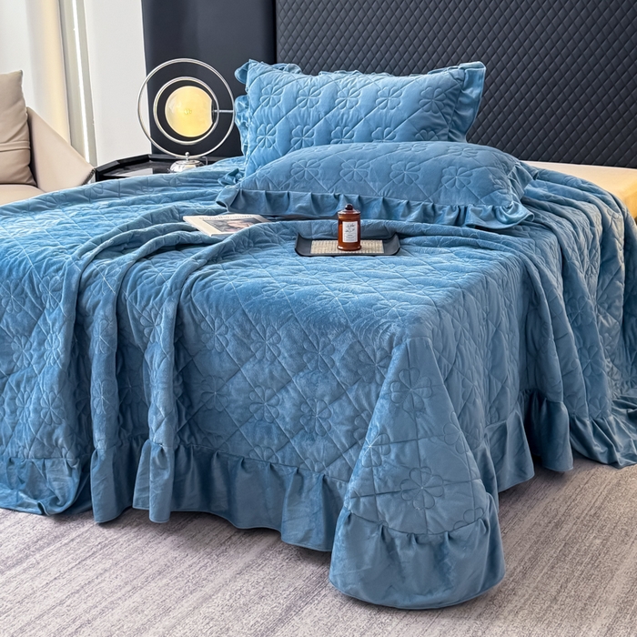 91家纺网 家纺一手货源 找家纺 （总）鑫利来家纺 2025新款高克重水晶绒夹棉床盖三件套-四叶草系列