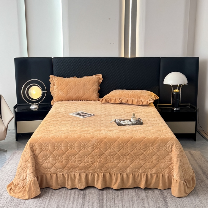 91家纺网 家纺一手货源 找家纺 （总）鑫利来家纺 2025新款高克重水晶绒夹棉床盖三件套-四叶草系列