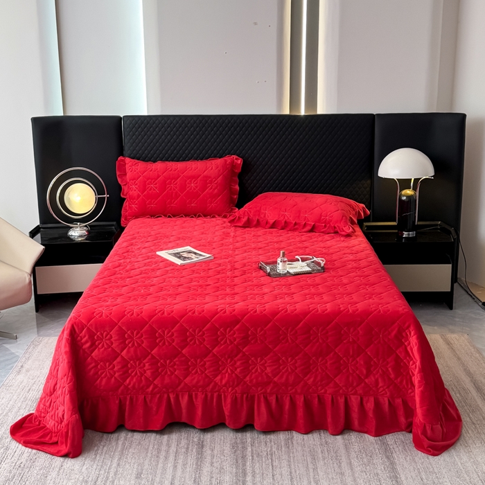 91家纺网 家纺一手货源 找家纺 （总）鑫利来家纺 2025新款高克重水晶绒夹棉床盖三件套-四叶草系列