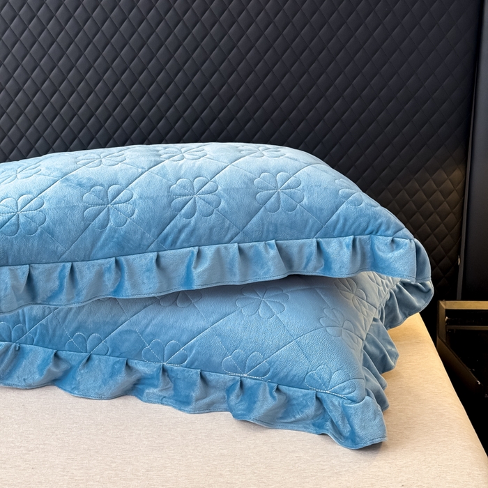 91家纺网 家纺一手货源 找家纺 鑫利来家纺 2025新款高克重水晶绒夹棉床盖三件套-四叶草系列 四叶草-宾利兰