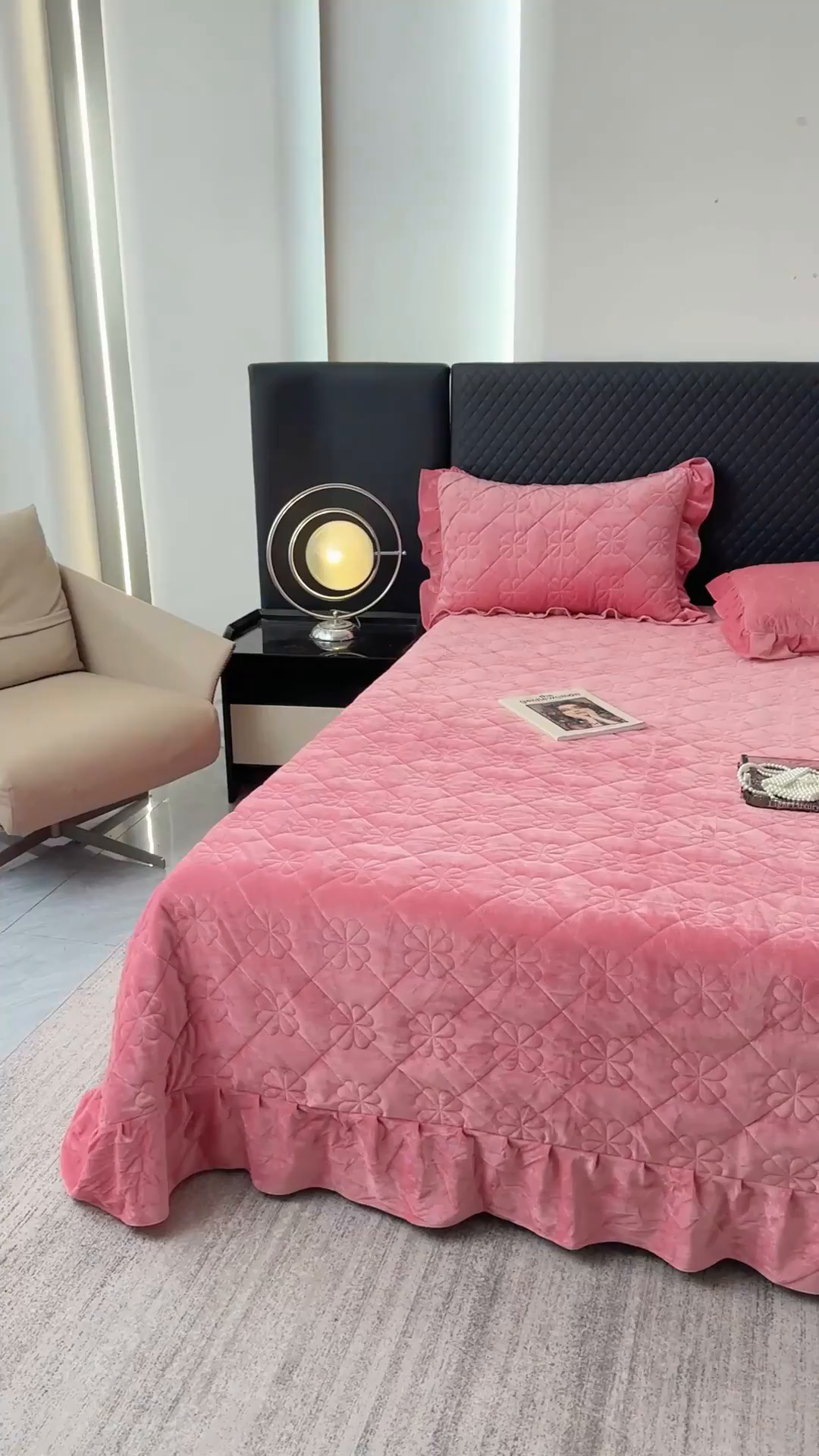 91家纺网 家纺一手货源 找家纺 鑫利来家纺 2025新款高克重水晶绒夹棉床盖三件套-四叶草系列 四叶草-豆沙