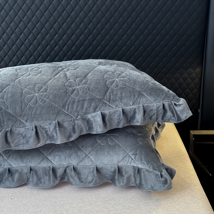 91家纺网 家纺一手货源 找家纺 鑫利来家纺 2025新款高克重水晶绒夹棉床盖三件套-四叶草系列 四叶草-高级灰